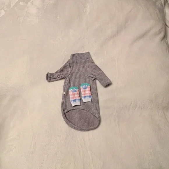 Size XS cat shirt and cat socks - Picture 3 of 3